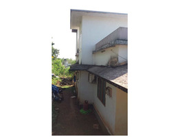 Land & House - 15 Cent- 17 Kilometere away from Kannur Airport.
