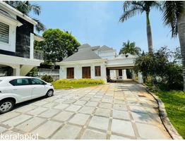 9000sqft Posh house sale in perumbavoor