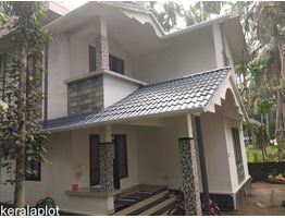 7.5 cents land and house for sale in  kozhikode,padanilam junction