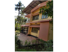40 cent Land with Two Houses and Eight Quarters for Sale in Payyannur (Price: 07 Lakh/Cent)