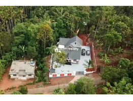 1.5 acre with 4 bhk house for sale in Pathirichal near Mananthavady @ 1.80 Cr..