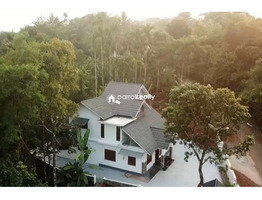 1.5 acre with 4 bhk house for sale in Pathirichal near Mananthavady @ 1.80 Cr..