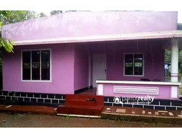 5 cent land with house in Ambalavayal @ 11lakh