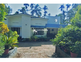 30 cent with 4bhk house for sale near Bathery - Mysore highway...