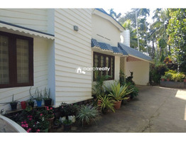 30 cent with 4bhk house for sale near Bathery - Mysore highway...