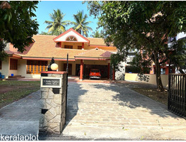 26 cent plot villa for rent near Vytila Ernakulam