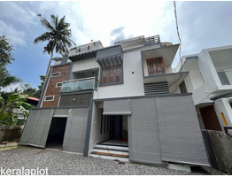 7.5 cent land with 2830 sqft Residential House for sale at Onnamkutty, Kayamkulam, Alappuzha