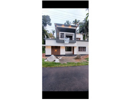 6 cent land with 3 bhk house sale at near by guruvayur temple