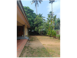 15 Cents Land With 1700 Sqft Old House For Sale Near by Vadakkan Paravoor,Ernakulam